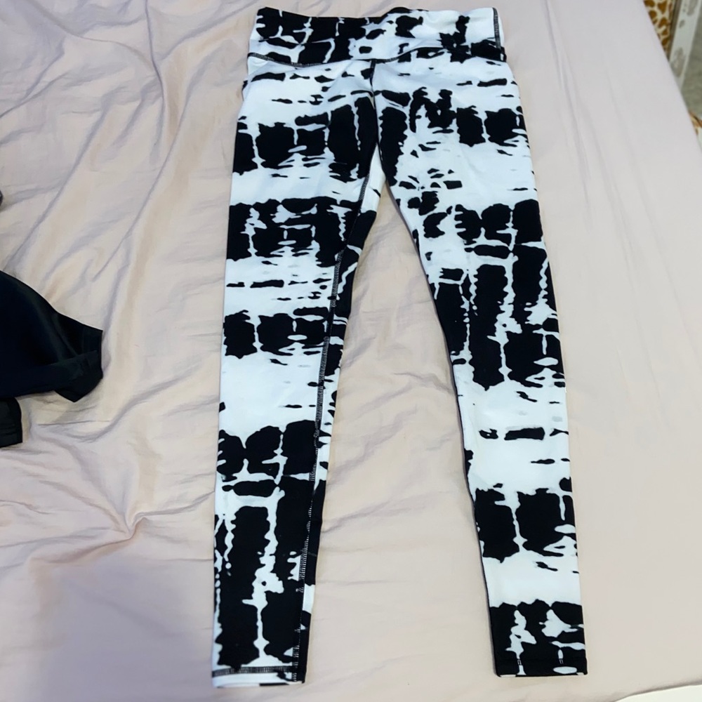black and white yoga pants